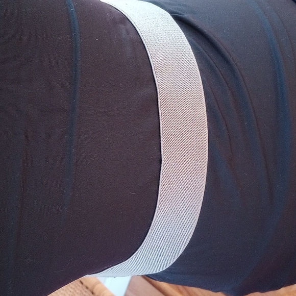 New York & Company Women's (Elasticized )Belt, Size: S/M,Gray NWT,Silver buckle - Picture 2 of 6